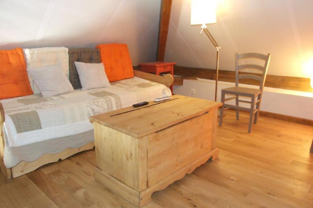 Les Pins - Maison Avec Parking Ferme Et Jardin Commun Au Calme Saint-Prix  Экстерьер фото